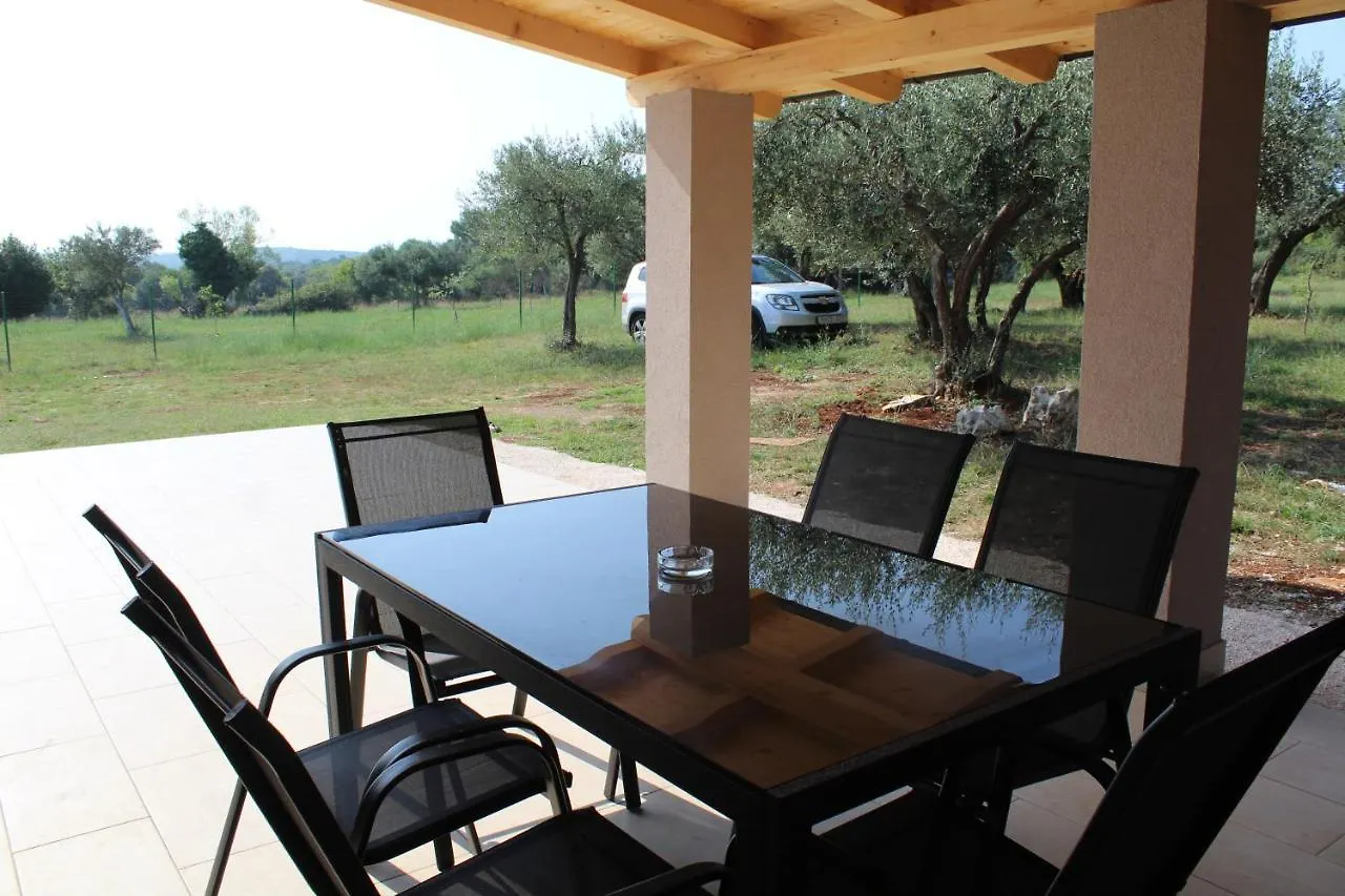 Nives Mare Holliday House Villa Rovigno Casa vacanze