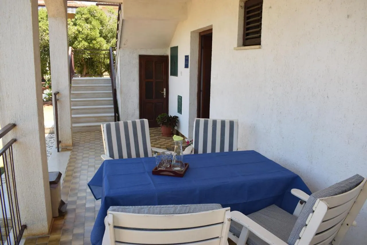 Nives Mare Holliday House Villa Rovigno Casa vacanze