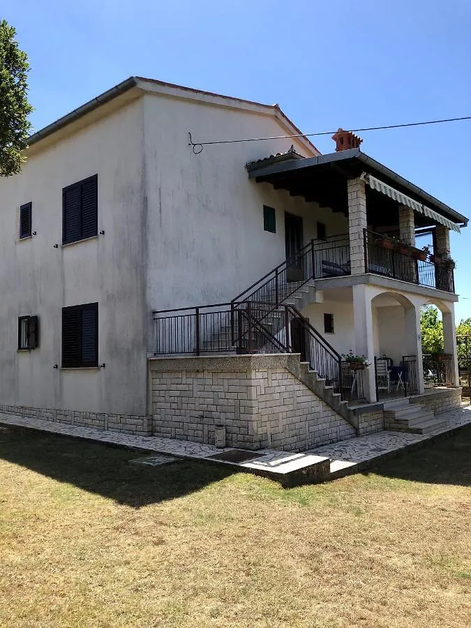 Nives Mare Holliday House Villa Rovigno 0*,  Croazia