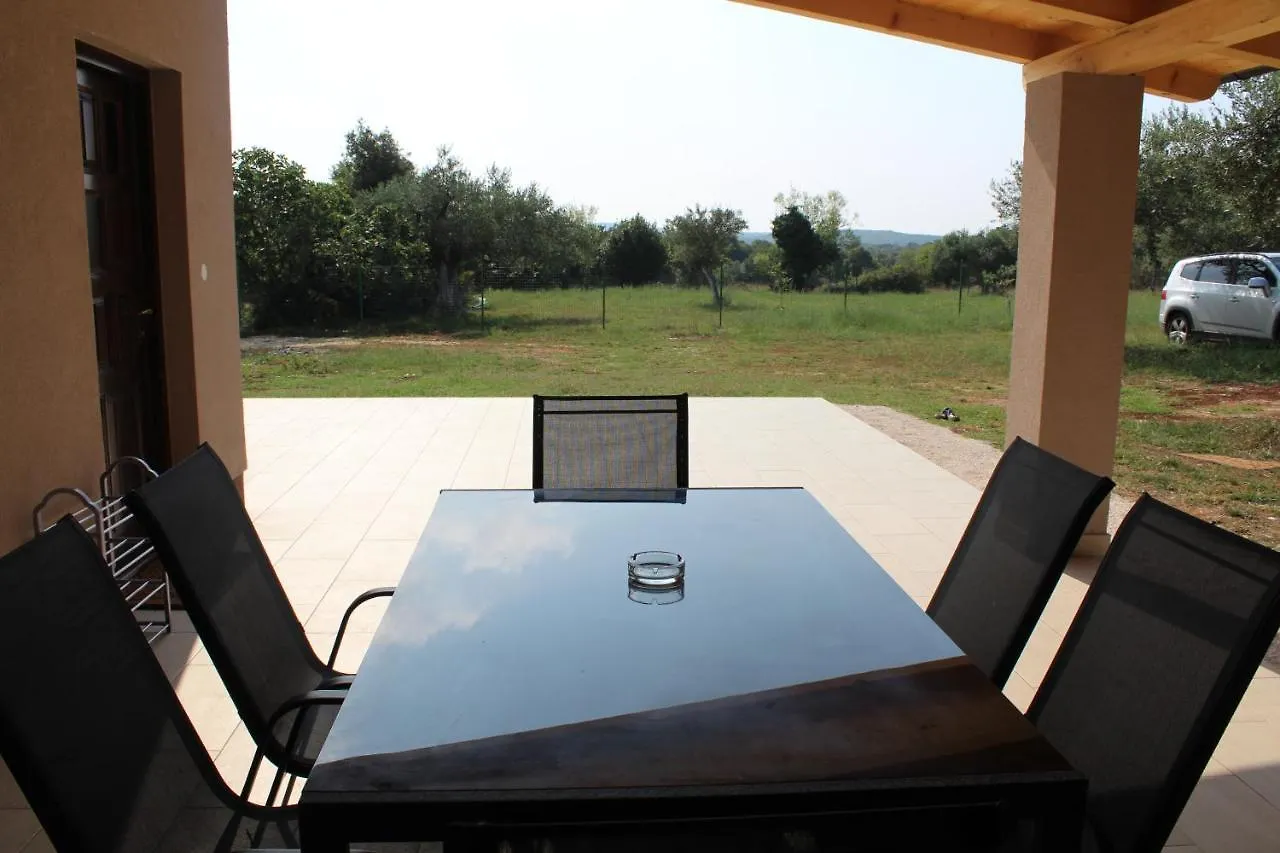 Nives Mare Holliday House Villa Rovigno 0*,
